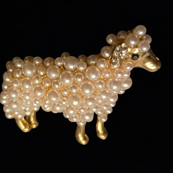 Unique Pearl Sheep / Lamb Brooch - Picture 3 of 4